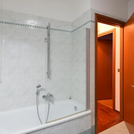 2 Bedroom Awesome In *