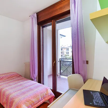 2 Bedroom Awesome In Apartment