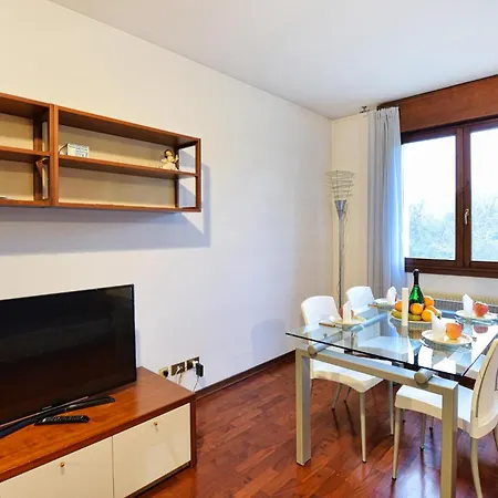2 Bedroom Awesome In Appartement *