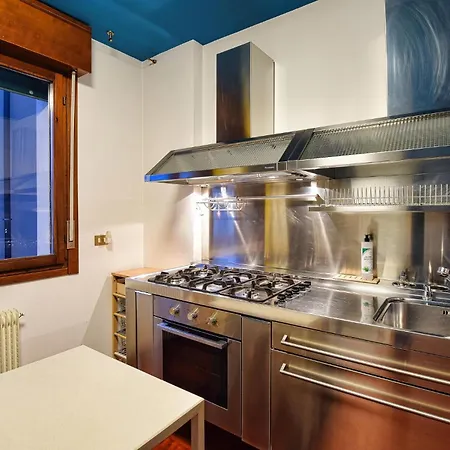 2 Bedroom Awesome In Appartement