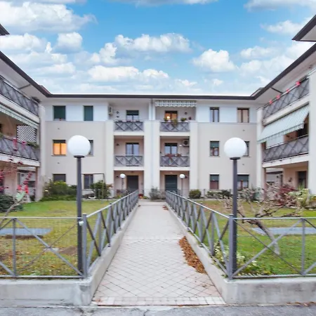 2 Bedroom Awesome In Apartment